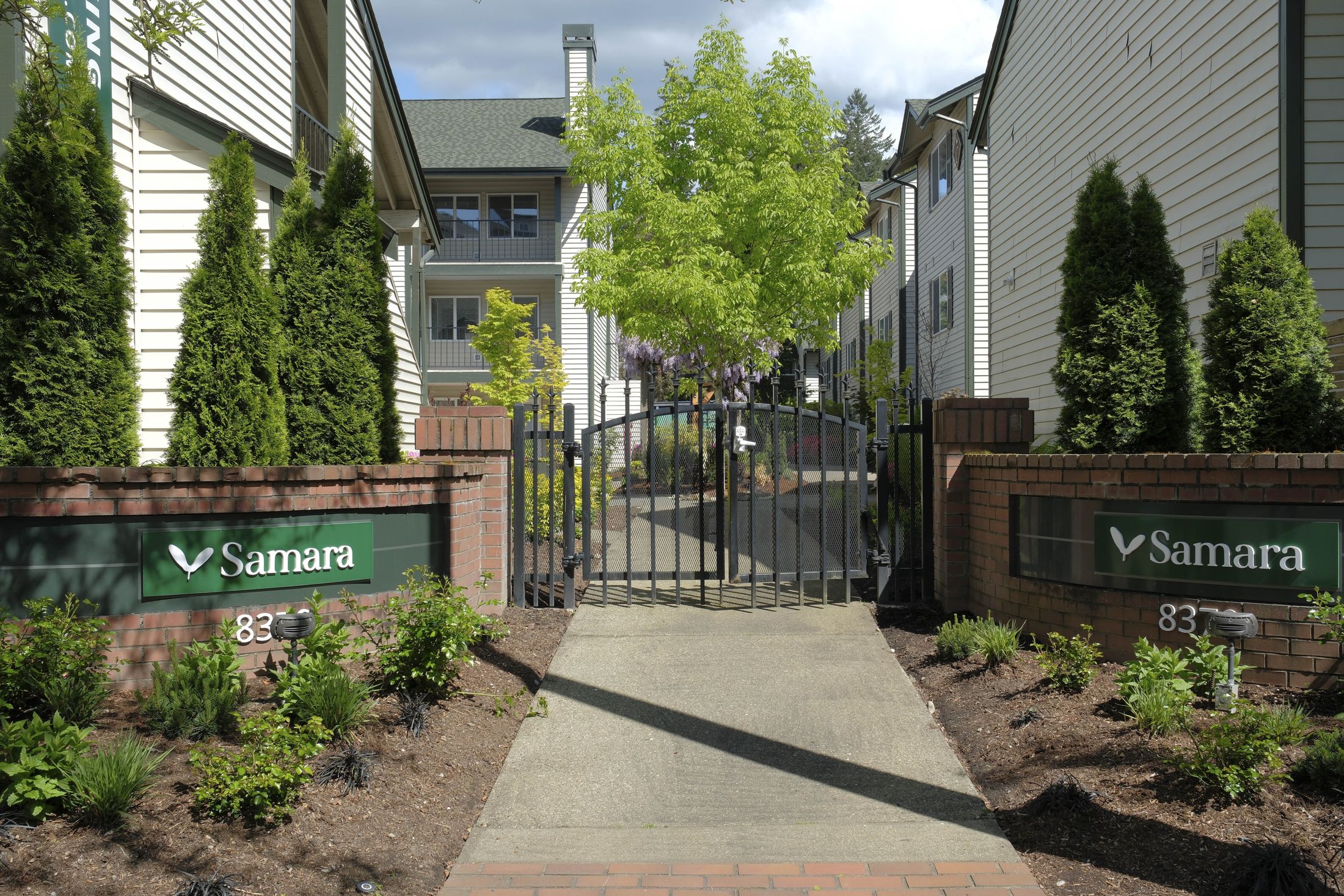 Samara monument sign and gated entry